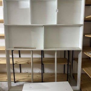 Lote anterior: Estantería Blanca Modular con Reparticiones y Tablas