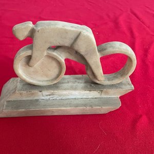 Lote anterior: Escultura de Ciclista Art Decó en Piedra Estilo Alabastro, Aprox. Años 50
