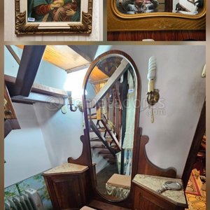 Lote anterior: Cuadro Religioso con Marco Dorado y Tocador Antiguo con Espejo