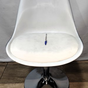 Butaca Giratoria Estilo Eames con Asiento Tapizado y Base Cromada - imagen 4