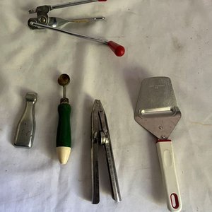 Lote de Utensilios de Cocina: Abrelatas, Descarozador y Más - imagen 3