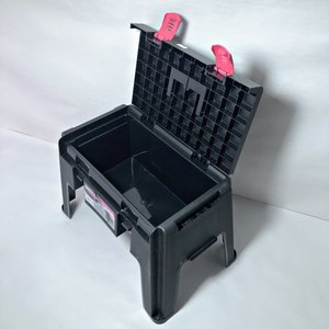 Banqueta Organizadora Negra Plástico Arqplast con Compartimento y Trabas Rosadas - imagen 2