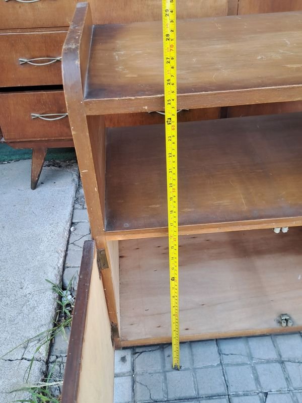 Mesa para TV con dos puertas en muy buenas condiciones - imagen 4