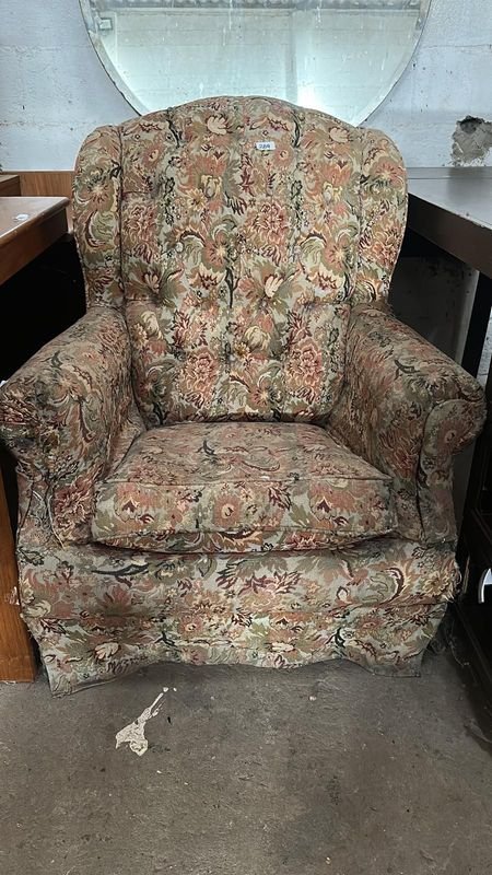 Lote siguiente: Sillon individual de un cuerpo con patrón floral