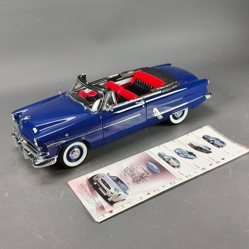 1953 Ford Crestline Sunliner Die-Cast Modelo en Escala 1:18 - imagen 3
