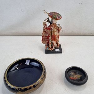 Lote anterior: Conjunto Decorativo Muñeca Geisha Japonesa con Kimono Bordado y Cuencos Orientales