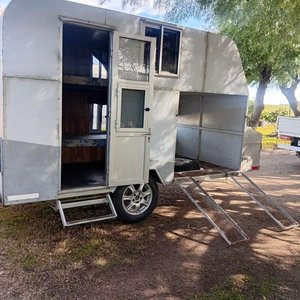 Casa Rodante Práctica con Espacio para Motos o Cuatriciclo - imagen 3