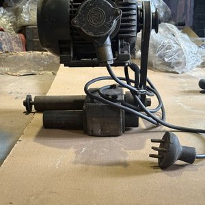 Motor Eléctrico Trifásico Marelli con Polea - imagen 2