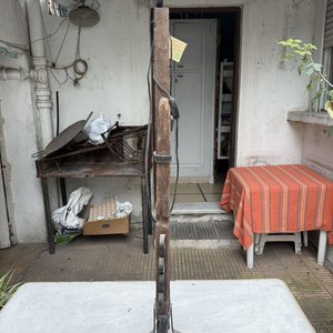 Lámpara de Pie Rústica de Madera Maciza y Hierro Forjado - imagen 2