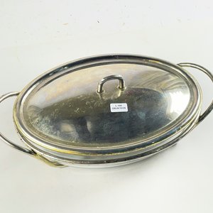 Fuente oval en vidrio con soporte y tapa de metal de 30 x 21 cm - imagen 2
