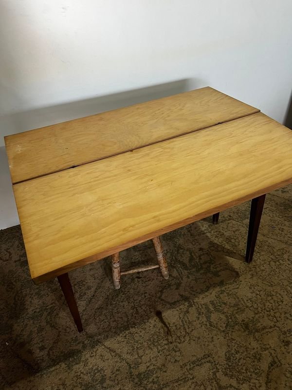 Mesa de arrimo con alas y taburete de madera - imagen 3