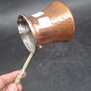 Cafetera Turca Antigua de Cobre Martillado con Detalles Decorativos - imagen 4