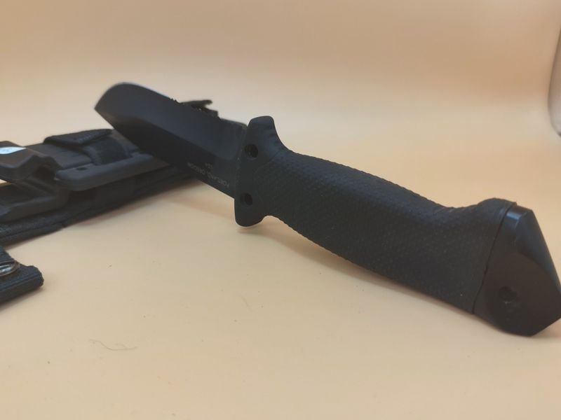 Cuchillo táctico Gerber con funda rígida y sistema de fijación - imagen 11