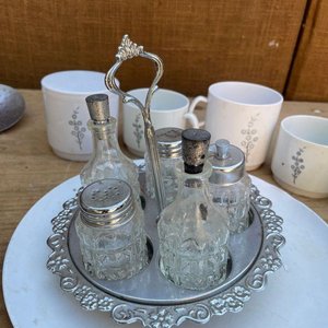 LOTE DE MENAGE Y TAZAS DE PLASTICOS ETC - imagen 2