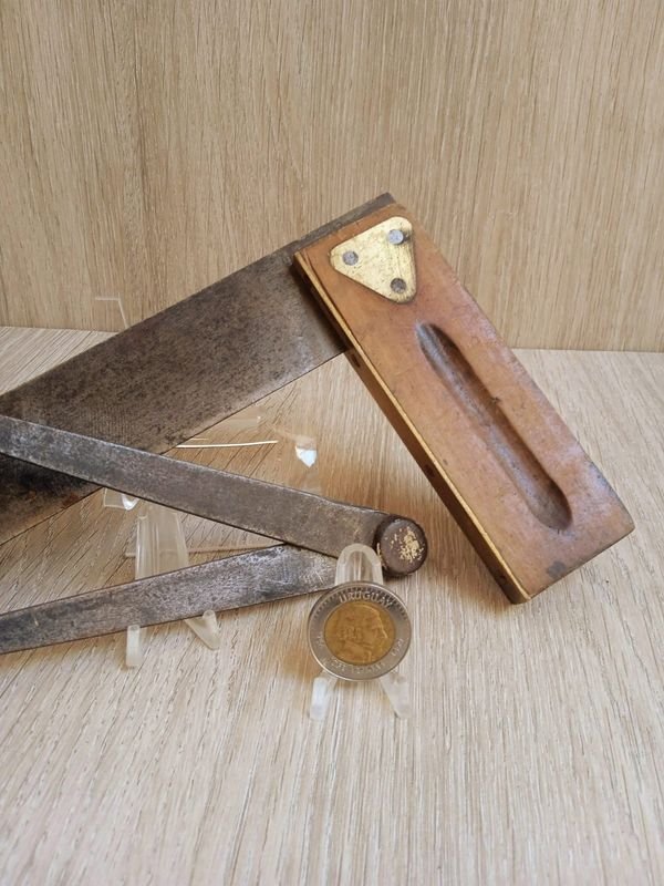 Juego de Herramientas en Bronce y Madera - imagen 2