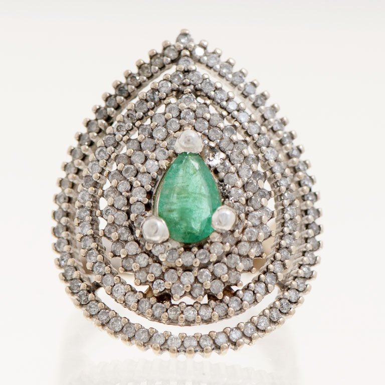 Lote siguiente: Anillo de Oro con Esmeralda y Brillantes