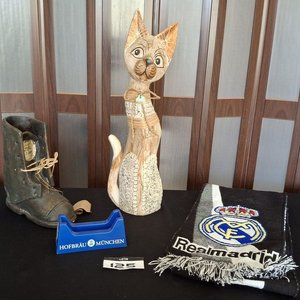 Lote anterior: Figura Gato Rústico, Bota Antigua y Bufanda Oficial Real Madrid
