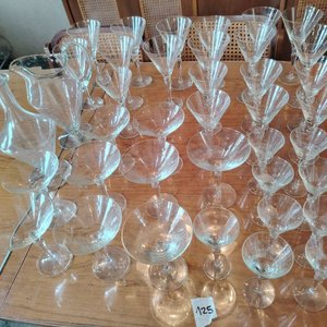 Lote de Copas de Cristal Tallado y Jarra - imagen 3