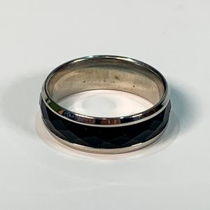 Anillo de Fantasía Metal Plateado y Negro con Piedras Facetadas - imagen 3