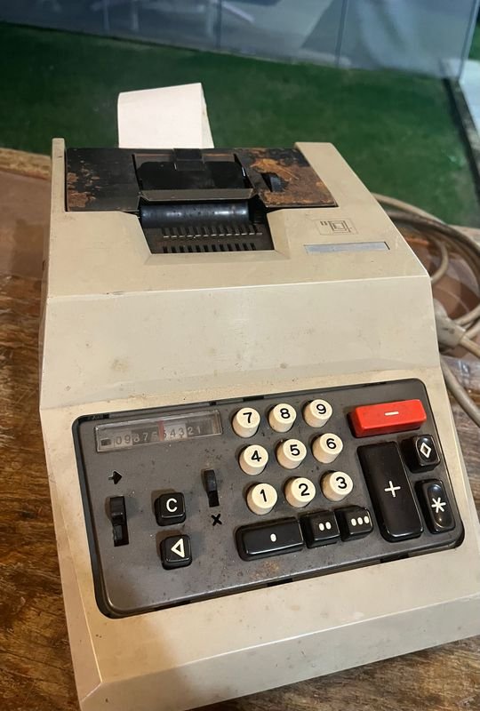 Calculadora de mesa - imagen 4