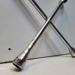 Llave de Cruz y Cables de Arranque 200 AMP - imagen 3