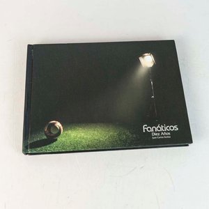 Libro "Fanáticos: Diez Años" por Juan Carlos Scelza, Tapa Dura - imagen 1