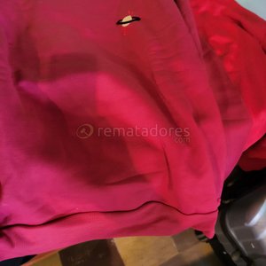 Lote de Ropa: Gorros, Buzos y Chaqueta Acolchada - imagen 4
