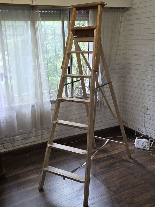 Lote anterior: Escalera en madera extendible para uso doméstico