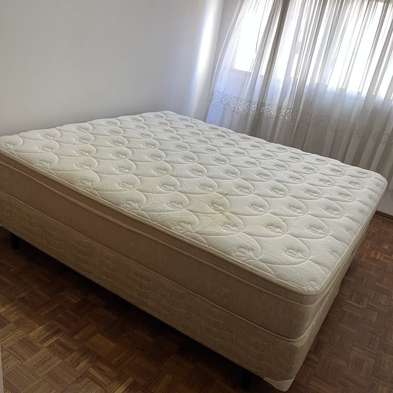 Lote siguiente: Colchón King alta densidad marca FLEX de los buenos y dos boxer traído de Barcelona España