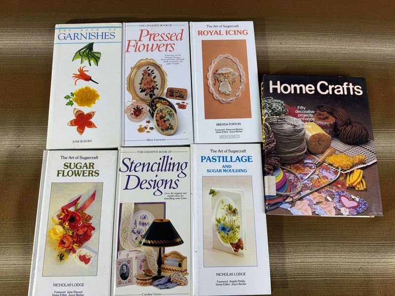 Lote siguiente: Colección de libros en inglés sobre manualidades