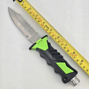 Cuchillo Táctico con Funda Negra y Detalles Verdes - imagen 3