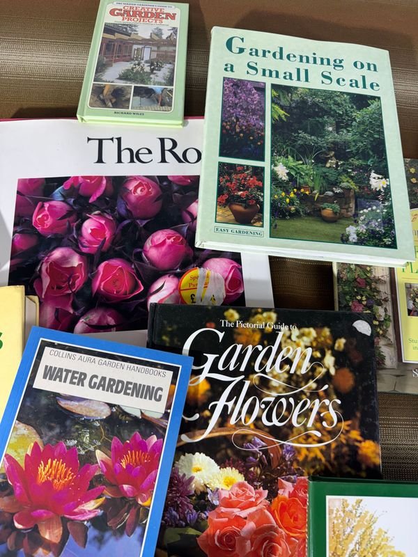 Gran lote de libros sobre jardinería en inglés - imagen 3