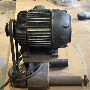 Lote siguiente: Motor Eléctrico Trifásico Marelli con Polea