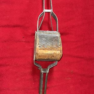 Rallador de Queso Mecánico Vintage de Metal - imagen 4