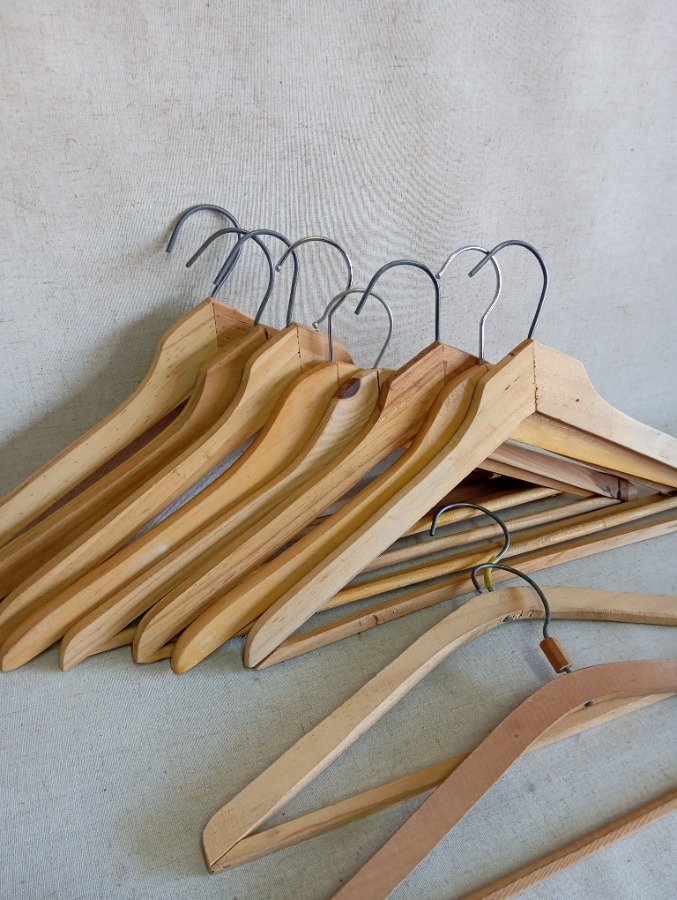 Perchas de madera en buen estado - imagen 3