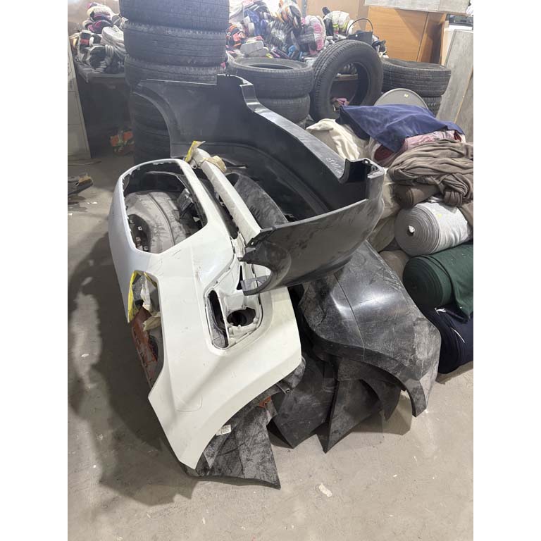 Lote siguiente: Lotes de paragolpes para repuestos de vehículos