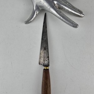 Antiguo Cuchillo con Hoja Sellada y Mango de Madera - imagen 1