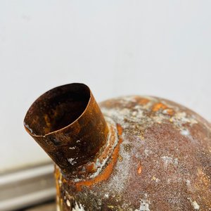 Estufa Rústica de Hierro con Puerta Abierta - imagen 3