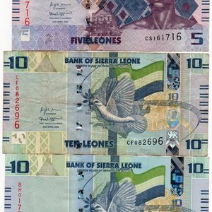 Lote de 3 Billetes de Sierra Leona: 5 y 10 Leones (2022) - imagen 2