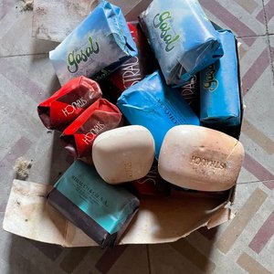 Gran Cantidad de Jabones Vencidos en Paquete - imagen 3