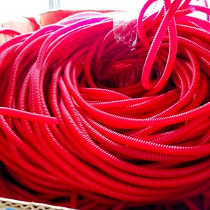 Lote de 50 Mensulas Blancas y 6 Rollos de Caño Corrugado Rojo - imagen 3