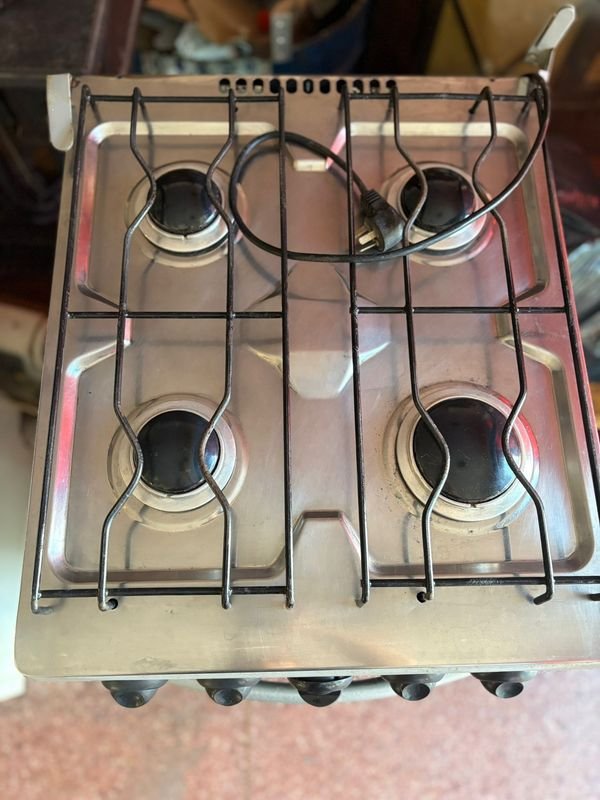 Cocina Queen combinada - Horno Electrico y 4 hornallas a gas - imagen 5
