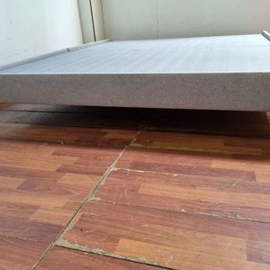 Sommier de Dos Cuerpos Gris Claro con Patas Metálicas - imagen 4