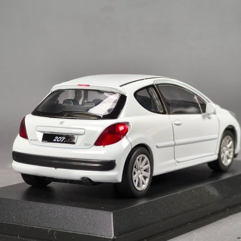 Peugeot 207 en escala 1/43, modelo de metal con detalles precisos - imagen 7