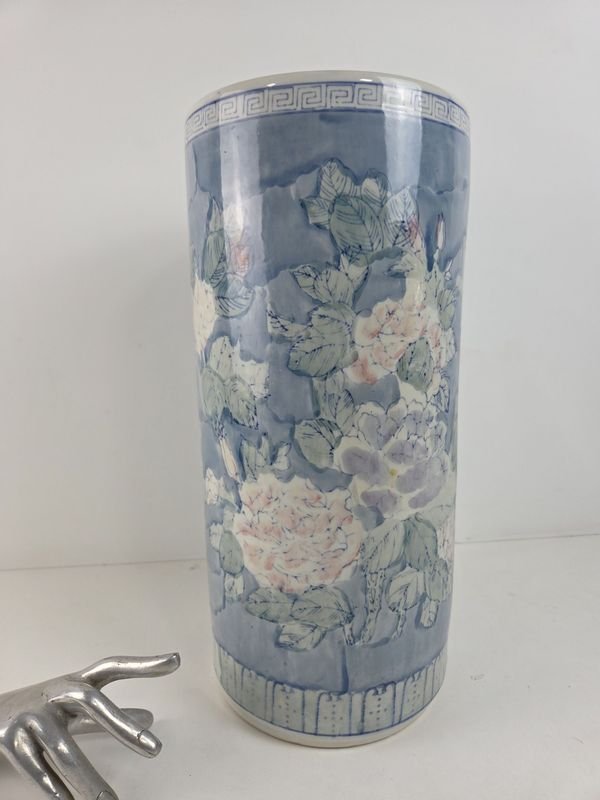 Vaso de porcelana azul y blanco con diseño decorativo - imagen 4
