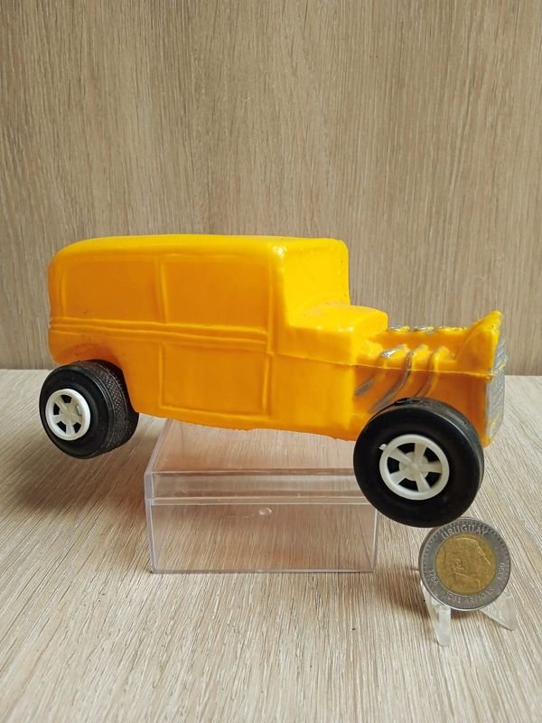 Auto en plástico soplado de Industria Uruguaya (Hot Rod) del período 1970 - imagen 2