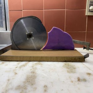 Rebanadora Manual de Mesa con Base de Madera y Cuchilla Metálica - imagen 7