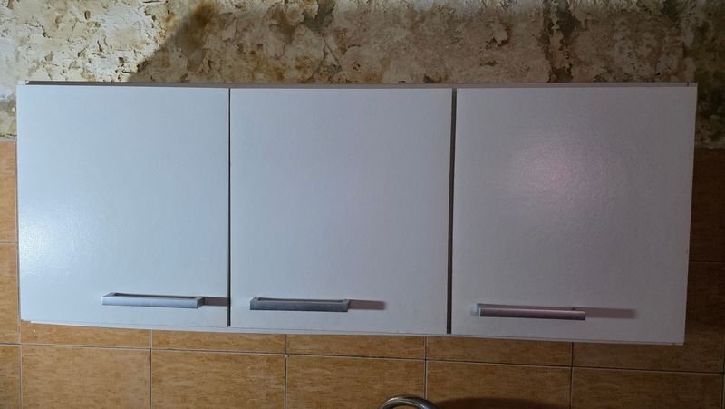 Mueble Aéreo de Cocina Blanco con Tres Puertas