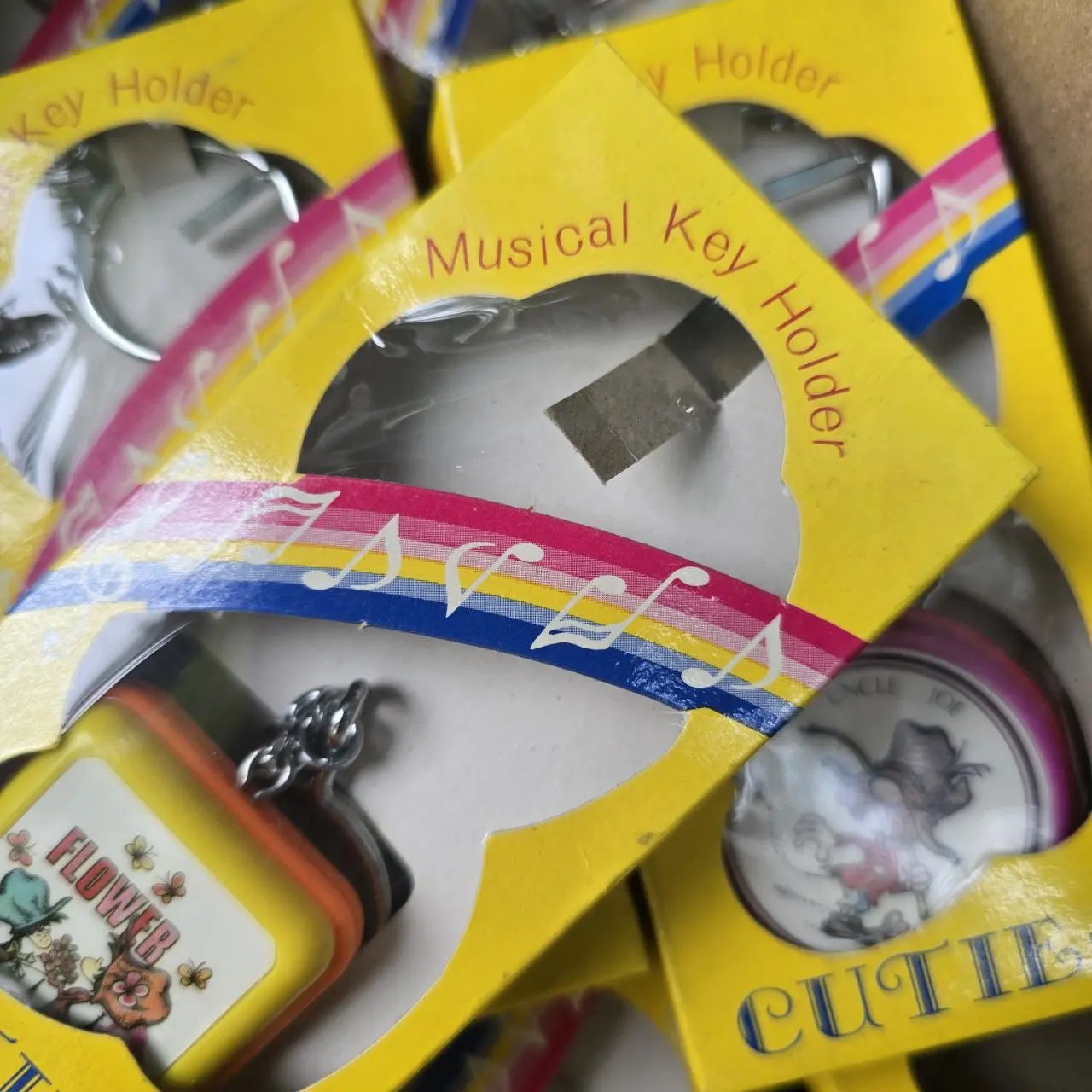 Llaves musicales en cajas de regalo - imagen 3