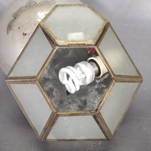 Dos Plafones de Bronce y Vidrio: Hexagonal con Vidrios Fisurados y Redondo Tallado - imagen 7